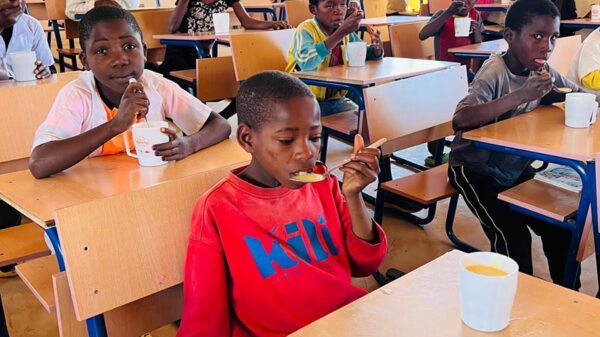 Distribuição da merenda mantém crianças nas escolas rurais