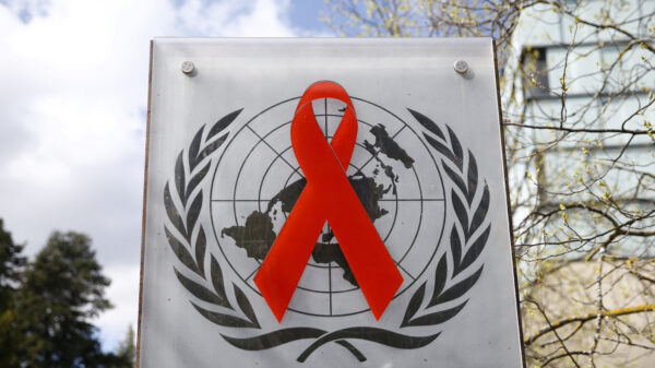 Programa da ONU sobre HIV/AIDS diz que congelamento da ajuda dos EUA está causando "muita confusão"