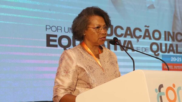 Educação promove riqueza social e económica para Angola