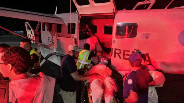 Avião cai na água após decolagem em Honduras e deixa 7 mortos