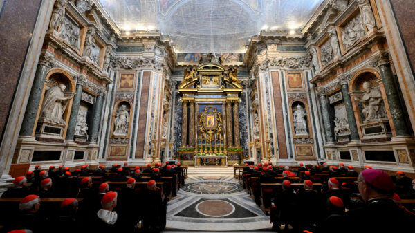 Conclave para eleger novo papa começará em 7 de maio, diz Vaticano
