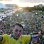 Bolsonaro participa de ato em Brasília em defesa de anistia apesar de recomendação médica