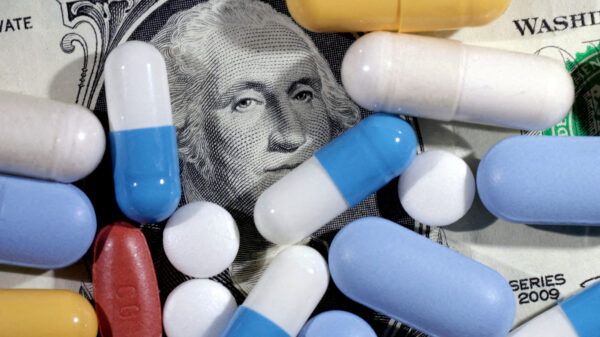 Trump assinará decreto sobre preços de medicamentos, prometendo cortes de 59%