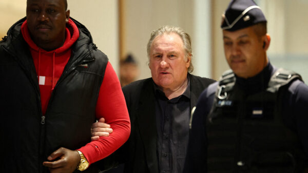 Tribunal francês considera Gérard Depardieu culpado de agressão sexual em set de filmagem