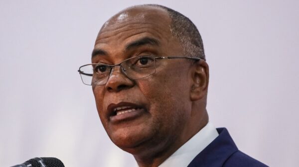 Suspensão de debate sobre pacote eleitoral aproxima Angola da “ditadura”