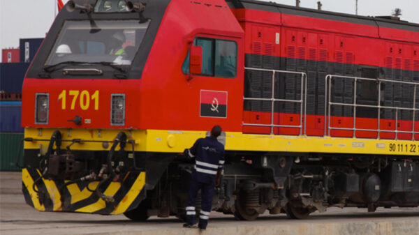 Caminho de ferro de Luanda retoma circulação para Luinha após suspensão devido à cólera
