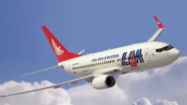 Moçambicana LAM reforça frota com Boeing 737-500 para aliviar "pressão" nos voos