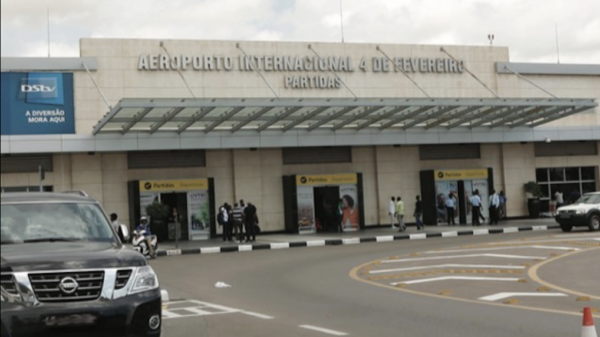 Funcionários detidos no aeroporto de Luanda por furto de 8.000 euros de mala de luso-angolano