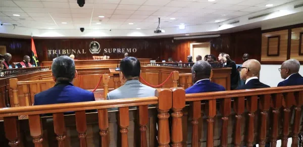 Supremo angolano adia audição dos arguidos do julgamento dos generais