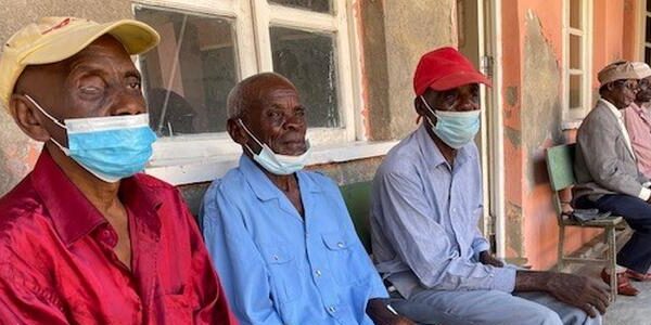 Idosos crescem 46% numa década, mas Angola ainda tem 100 jovens por cada 5 mais velhos