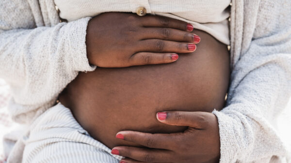 Maternidade sem camas suficientes obriga mulheres grávidas a dormirem no chão no norte de Moçambique