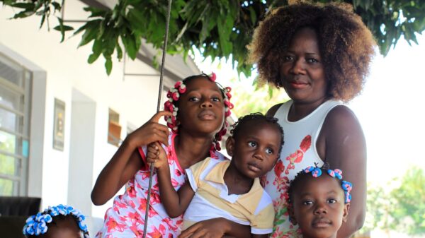 Mulheres e crianças em Angola continuam subordinadas ao homem