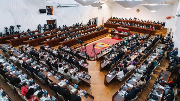 Orçamento do parlamento moçambicano mais que duplica e passa a 80,3 ME em 2025