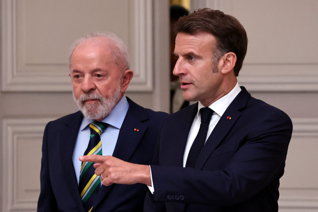 Ao lado de Macron, Lula diz que concluirá acordo UE-Mercosul neste ano e pede que francês "abra coração"