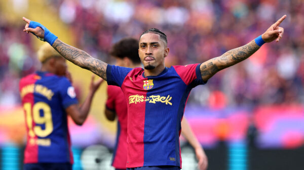 Raphinha celebra gol do Barcelona contra o Real Madrid 11/5/2025 REUTERS/Albert Gea