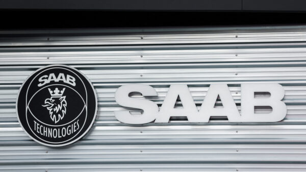 Saab e Helsing testam avião de guerra pilotado por IA contra piloto de caça real