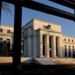 Fed deve retomar cortes de juros após dados de inflação e auxílio-desemprego