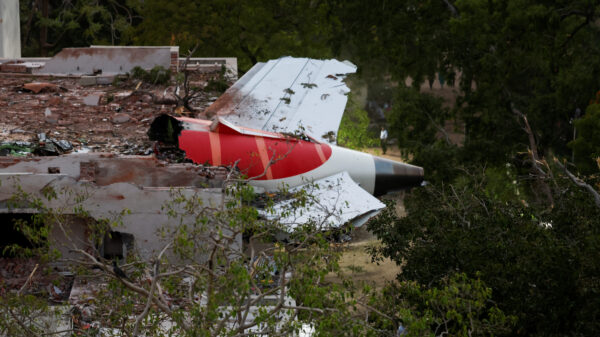 Mais de 290 pessoas morreram em queda de avião da Air India, diz polícia