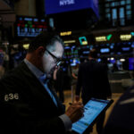 Futuros de Wall Street recuam após Israel atacar o Irã