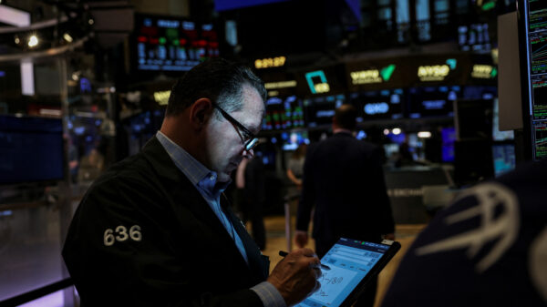 Futuros de Wall Street recuam após Israel atacar o Irã