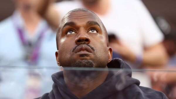 Rapper Ye faz aparição surpresa em julgamento de Sean "Diddy" Combs