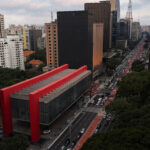 Atividade econômica do Brasil cresce mais do que o esperado em abril com impulso de serviços, mostra BC