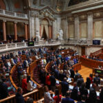 Novo governo minoritário de centro-direita toma posse em Portugal