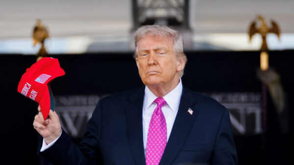 Trump enfrenta descontentamento entre apoiadores com possível ataque ao Irã