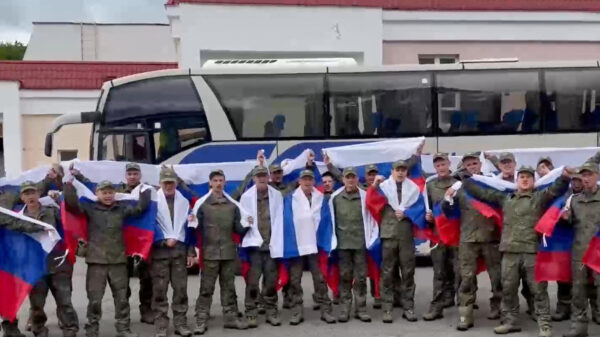 Rússia e Ucrânia trocam prisioneiros de guerra na segunda troca em dois dias