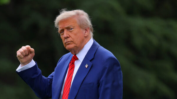 Trump diz que EUA "obliteraram" instalações nucleares do Irã, que diz reservar "todas as opções" para se defender