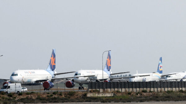 Companhias aéreas avaliam cancelamentos no Oriente Médio após ataques dos EUA no Irã