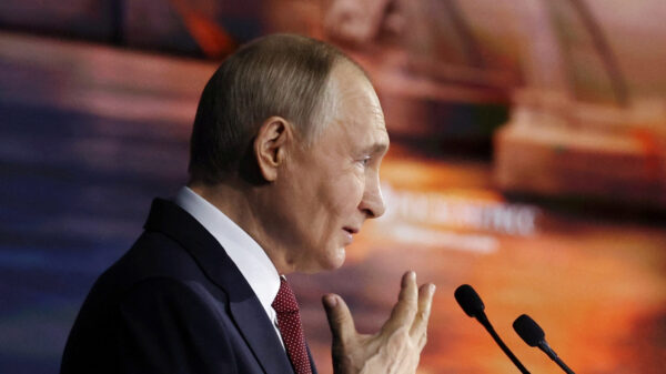 Putin diz que Rússia está aumentando a produção do míssil de médio alcance Oreshnik