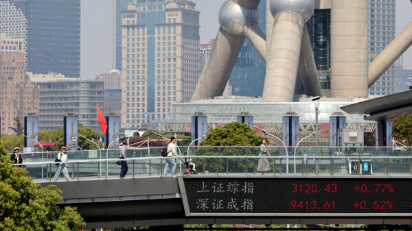 Ações da China recuam de máximas de 7 meses após calma no Oriente Médio