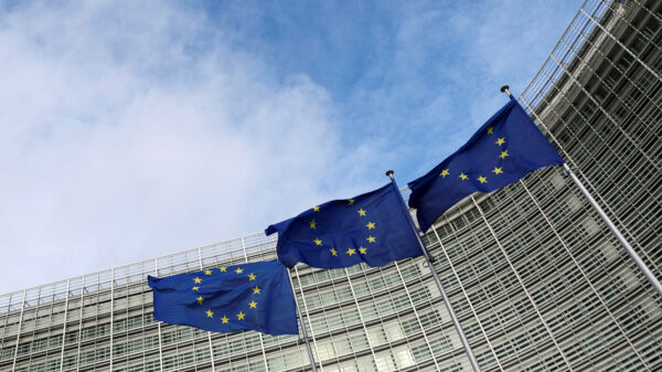 Líderes da UE se reúnem para decidir se apoiam acordo comercial rápido com os EUA ou buscam melhores condições