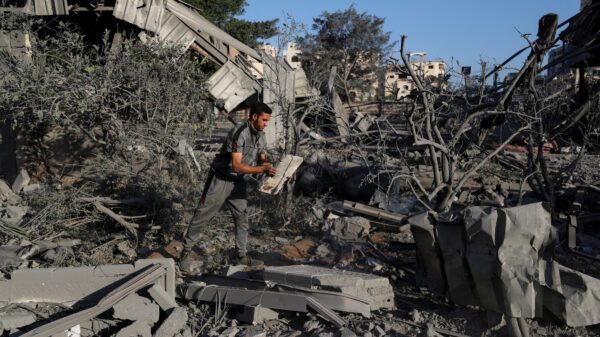 Israel suspende ajuda e clãs de Gaza negam que Hamas a esteja roubando
