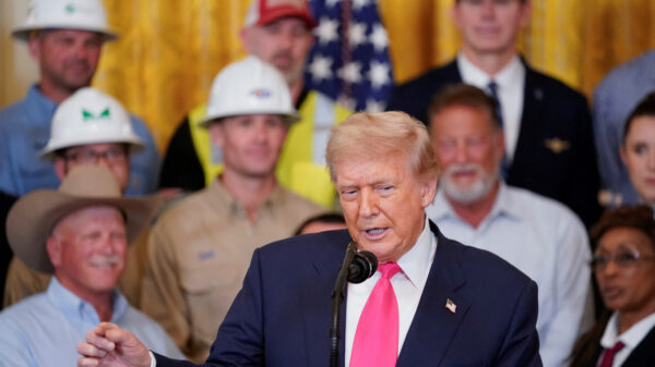 Trump diz que um acordo relacionado ao comércio foi assinado com a China na quarta-feira