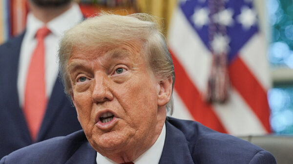 Trump diz à Fox News que tem um grupo de pessoas ricas para comprar o TikTok