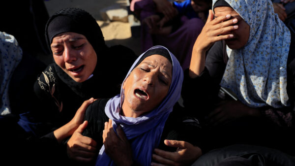 Israel ordena retiradas no norte de Gaza enquanto Trump pede fim da guerra