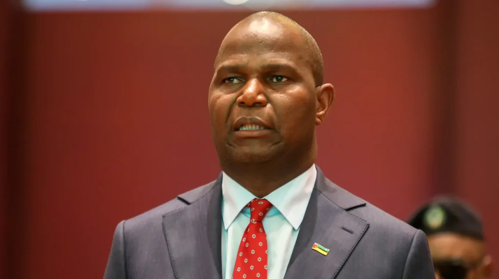 O Presidente de Moçambique apela ao envolvimento da sociedade para mitigar os problemas das crianças moçambicanas.