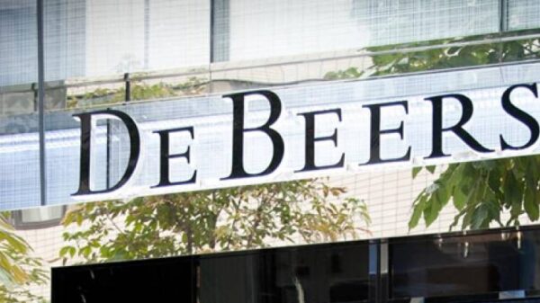 Angola alerta que De Beers tem de ficar com quem defende o diamante natural