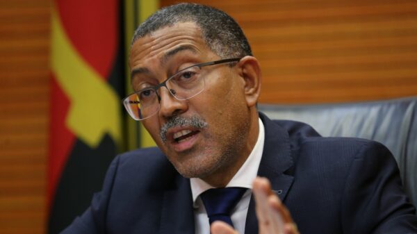 Angola insta países africanos a definirem estratégia de defesa dos diamantes naturais