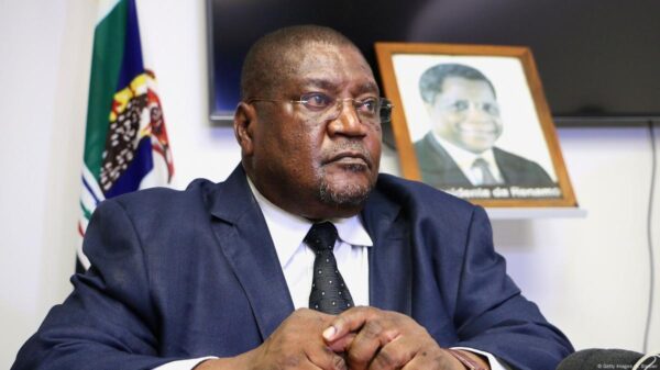 Líder da Renamo diz que "fraudes eleitorais" marcam 50 anos de Moçambique