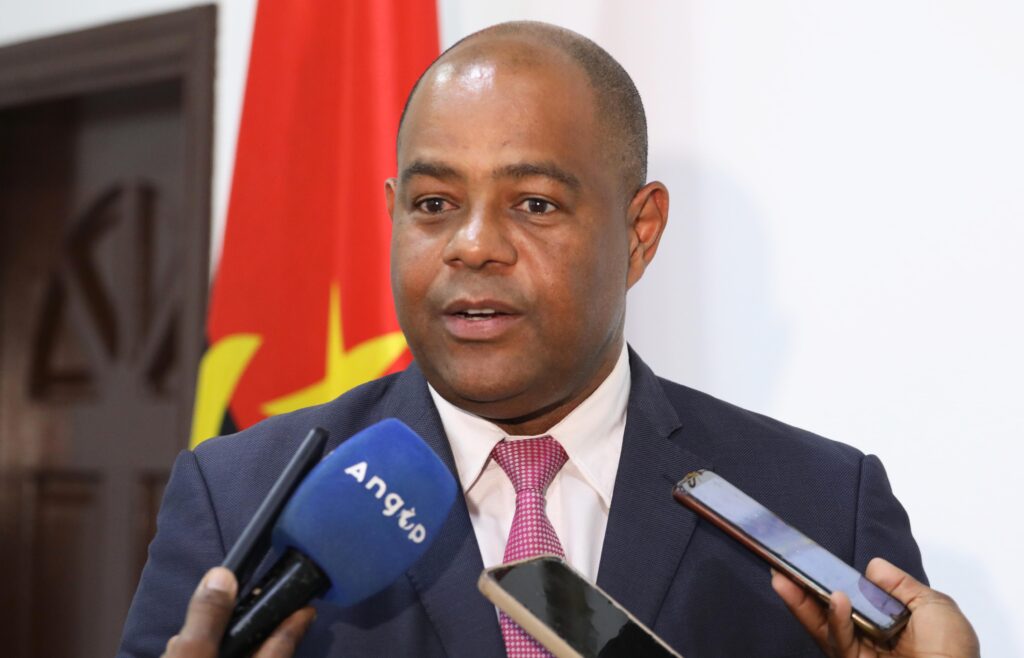 Paulo Madeira destaca nível de Angola na prova internacional de natação