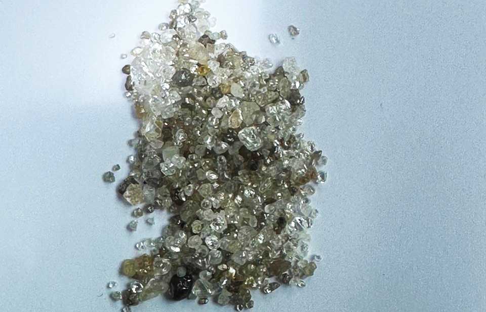 SIC detém dois indivíduos por tráfico ilícito de diamantes