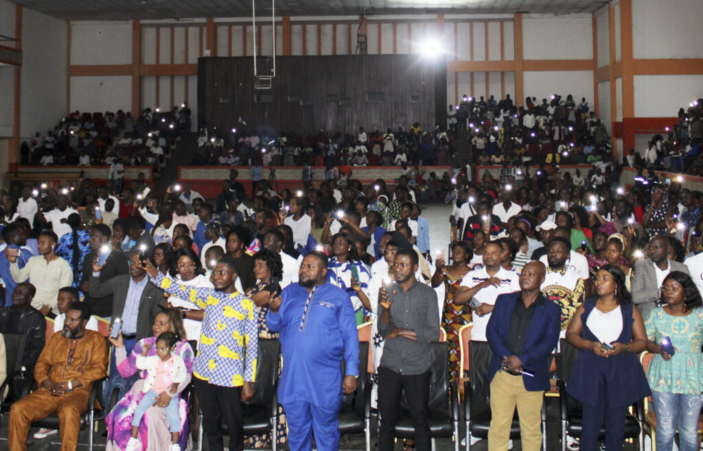 Show gospel marca 10 anos de carreira do frei Samahina