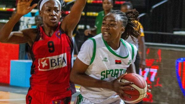 Sporting a um jogo do título inédito em basquetebol feminino