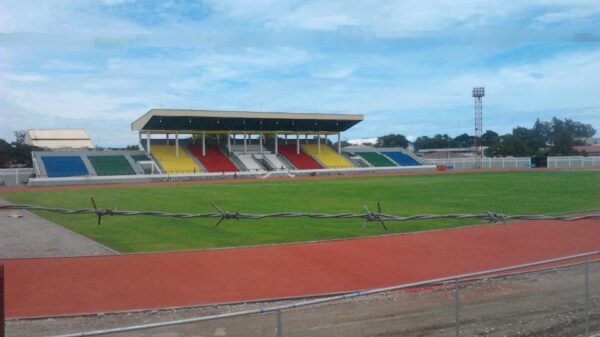 Governo timorense anuncia modernização do estádio de Díli e construção de novo complexo esportivo com campo de futsal.