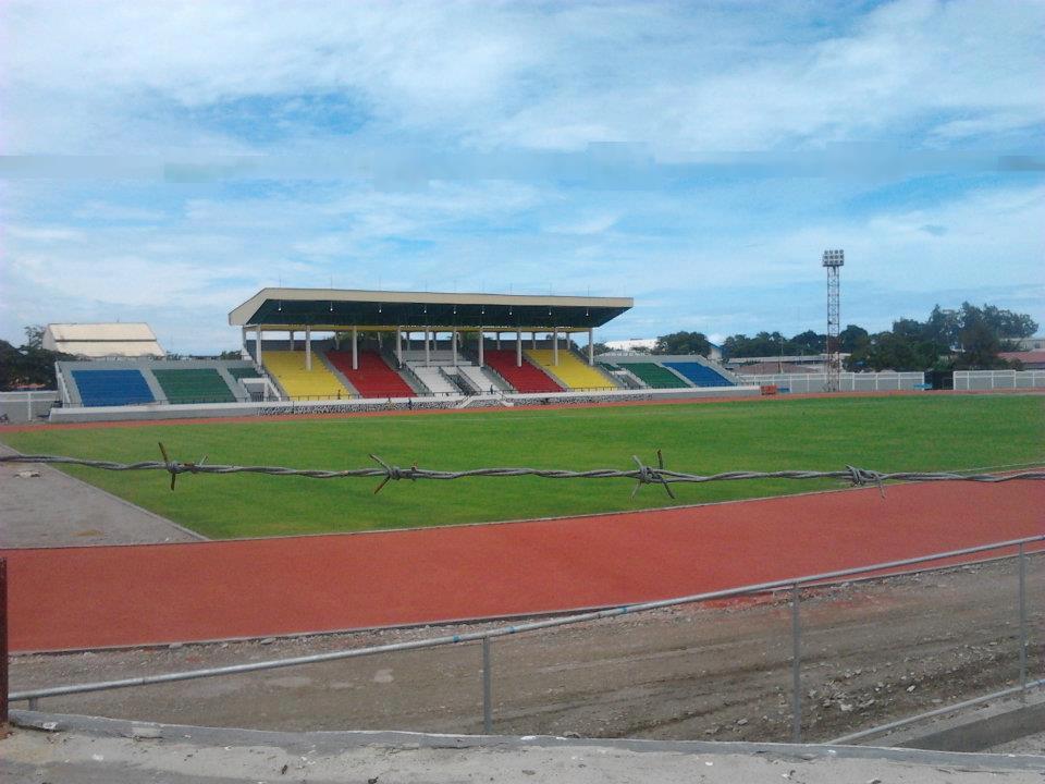 Governo timorense anuncia modernização do estádio de Díli e construção de novo complexo esportivo com campo de futsal.