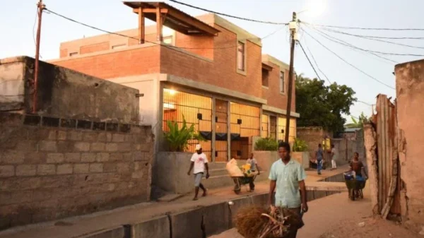 Moçambique prevê recorde de 600 mil casas com eletricidade