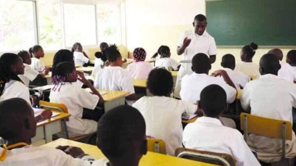 Propinas no ensino privado em Angola sobem até 20,74% no ano letivo 2025-2026